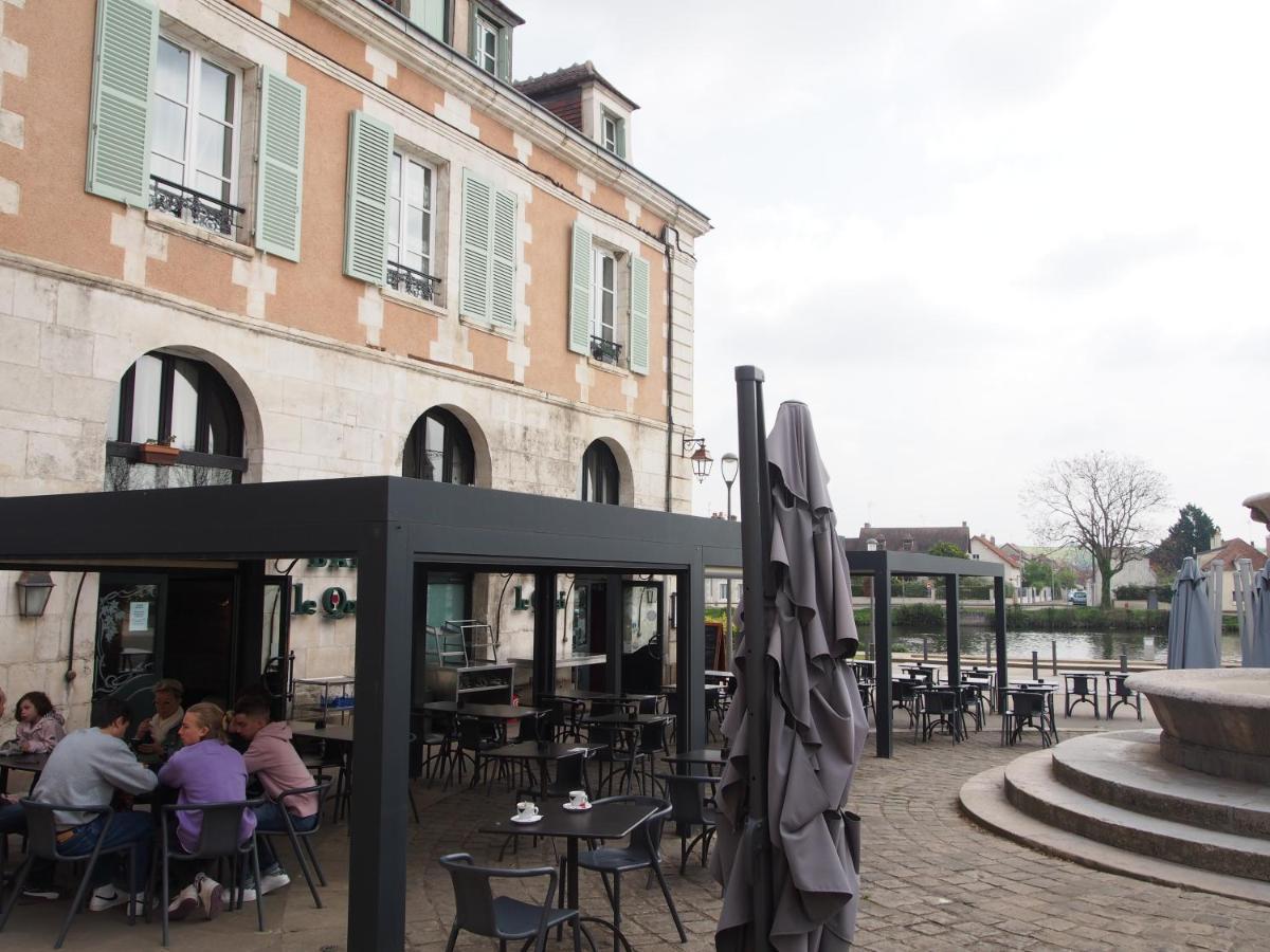 Le Mont Brenn Apartment Auxerre Bagian luar foto