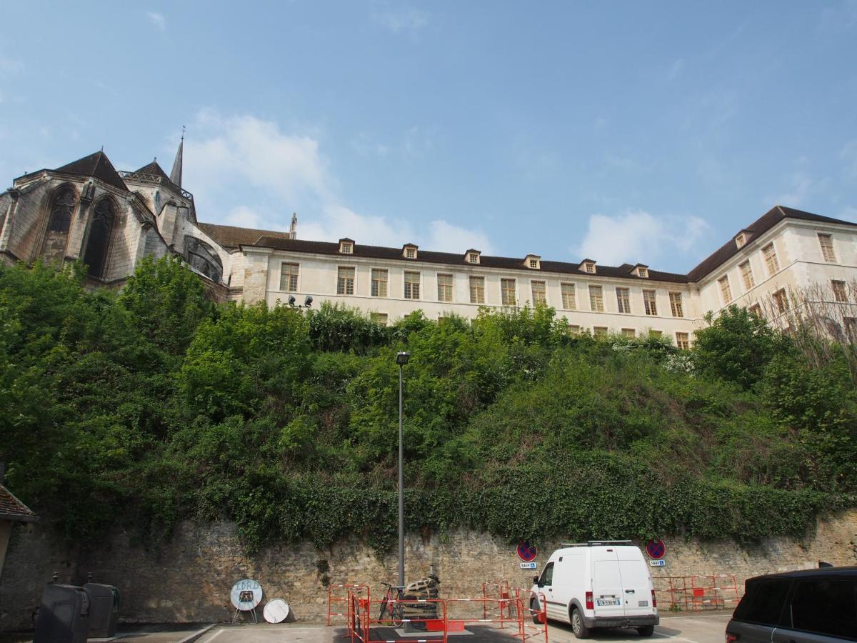 Le Mont Brenn Apartment Auxerre Bagian luar foto